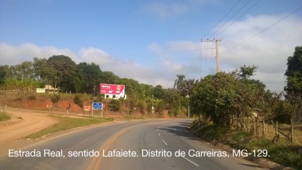 Outdoor Estrada Real, sentido Lafaiete. Distrito de Carreiras. BR MG 129.