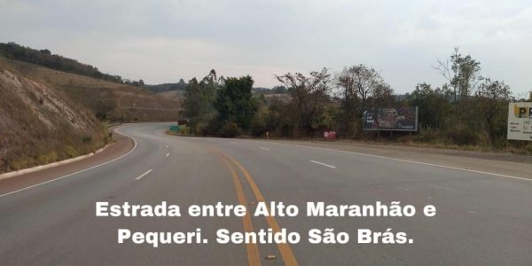 Outdoor estrada entre Alto Maranhao e Pequeri Sentido Sao Bras