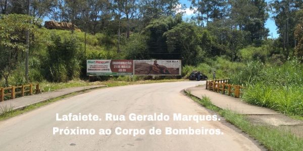 Outdoor Conselheiro Lafaiete. Rua Geraldo Marques. Proximo ao corpo de bombeiros.