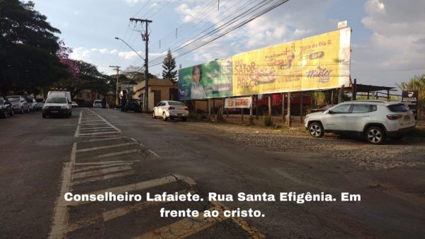 Outdoor Conselheiro Lafaiete. Rua Santa Efigenia, em frente ao Cristo.